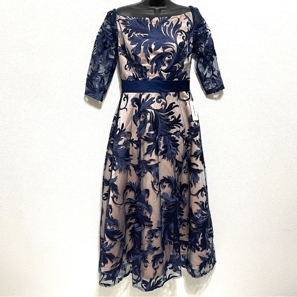 Luo Lan Di Dresses & Skirts - Luo Lan Di NWT Woman Lace Gown Dress Size 2